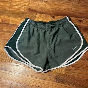 Nike Tempo shorts green